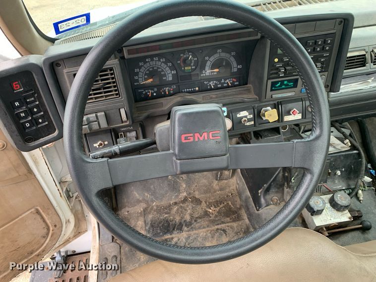 image for item DP8753 2002 GMC C7500  pothole patcher truck