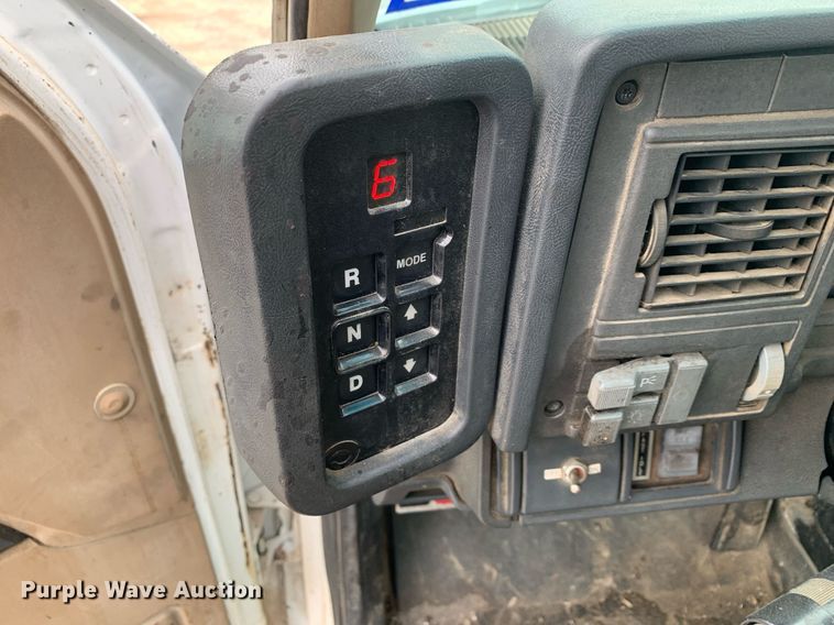 image for item DP8753 2002 GMC C7500  pothole patcher truck