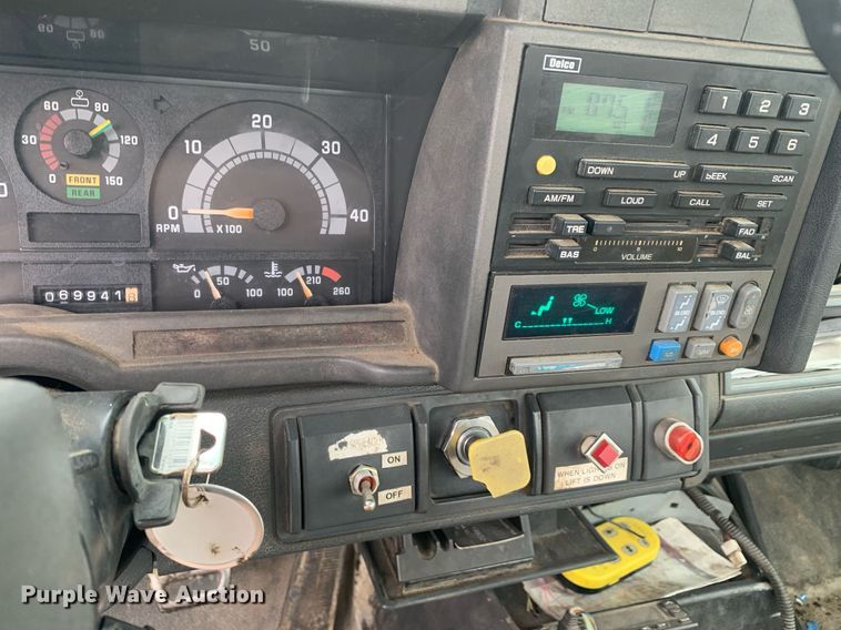 image for item DP8753 2002 GMC C7500  pothole patcher truck