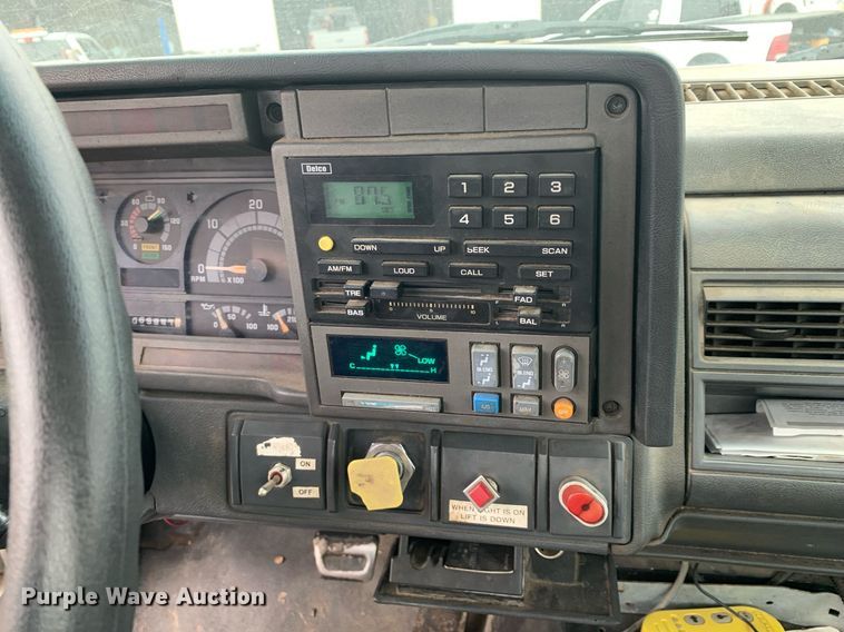 image for item DP8753 2002 GMC C7500  pothole patcher truck