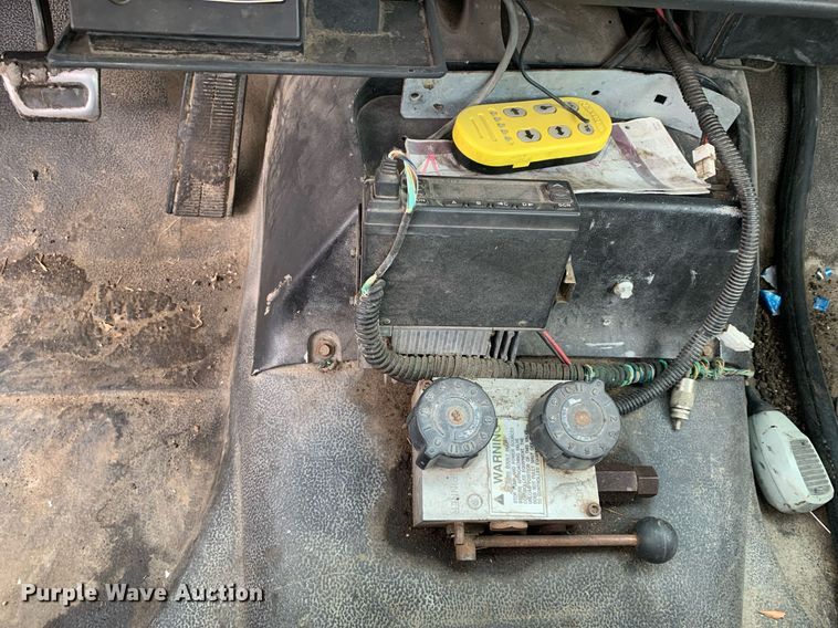 image for item DP8753 2002 GMC C7500  pothole patcher truck