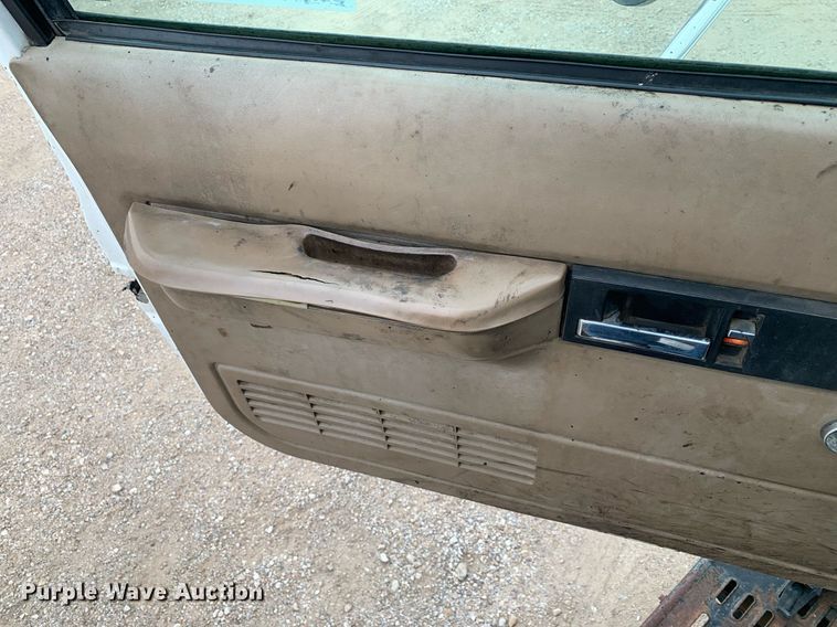 image for item DP8753 2002 GMC C7500  pothole patcher truck