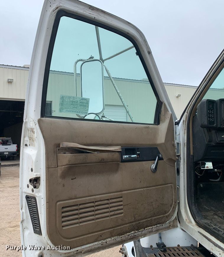 image for item DP8753 2002 GMC C7500  pothole patcher truck