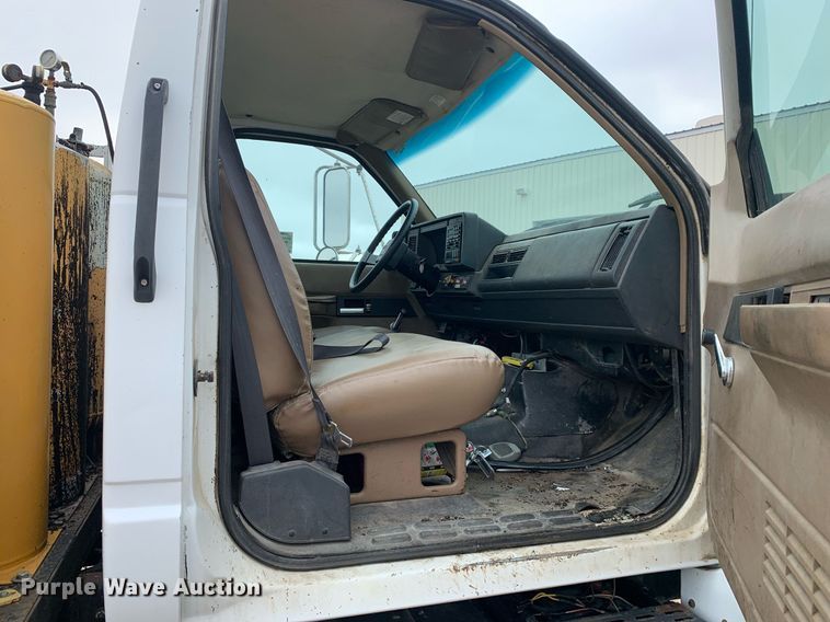 image for item DP8753 2002 GMC C7500  pothole patcher truck