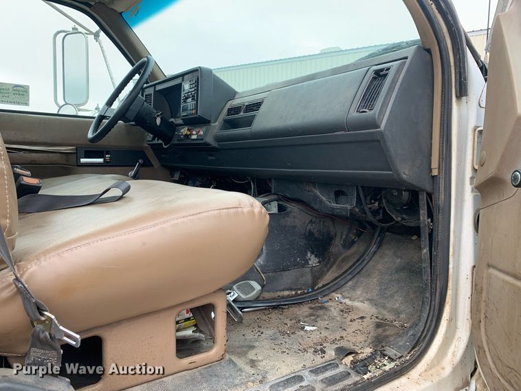 image for item DP8753 2002 GMC C7500  pothole patcher truck