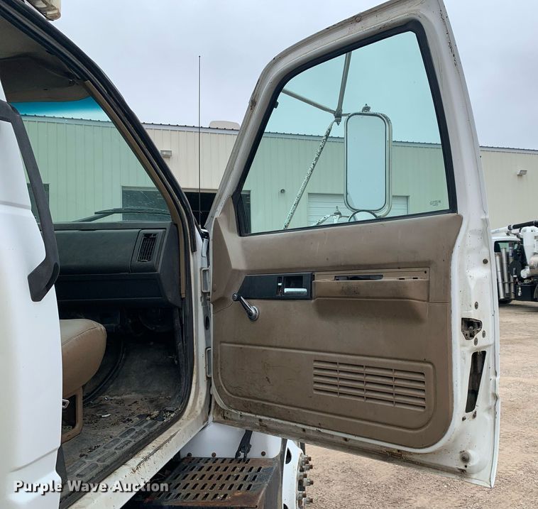 image for item DP8753 2002 GMC C7500  pothole patcher truck