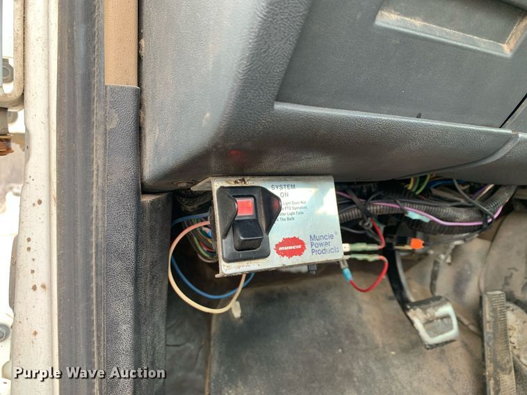 image for item DP8753 2002 GMC C7500  pothole patcher truck