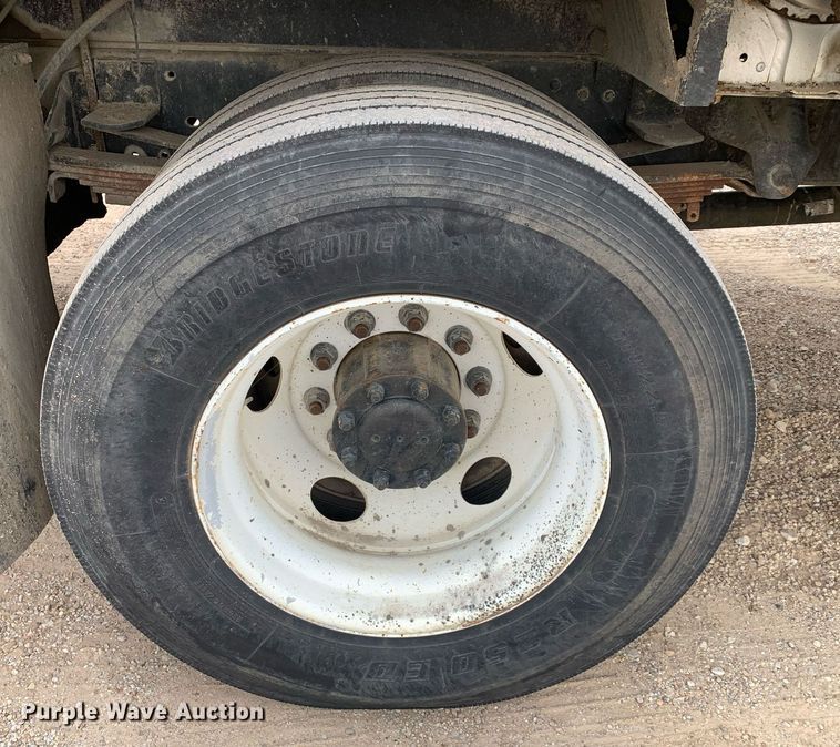 image for item DP8753 2002 GMC C7500  pothole patcher truck
