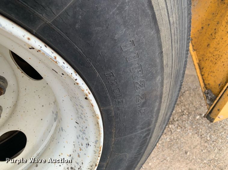 image for item DP8753 2002 GMC C7500  pothole patcher truck