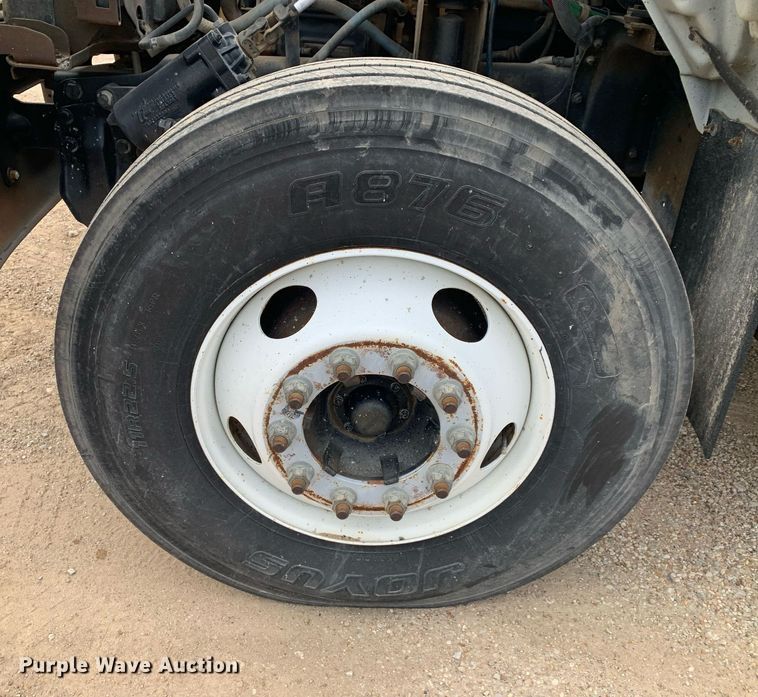 image for item DP8753 2002 GMC C7500  pothole patcher truck