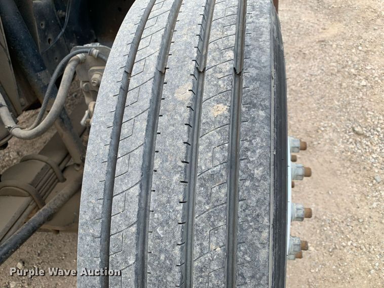 image for item DP8753 2002 GMC C7500  pothole patcher truck