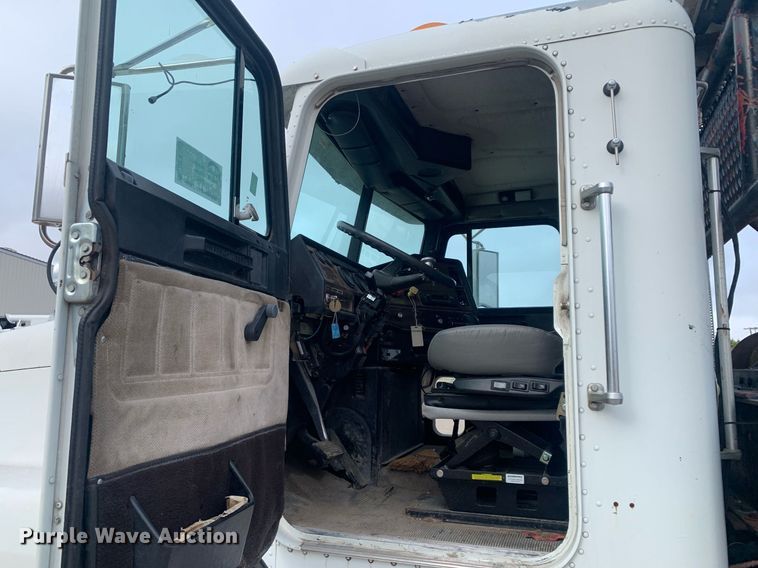 image for item DP8755 1996 Freightliner FLD  winch truck