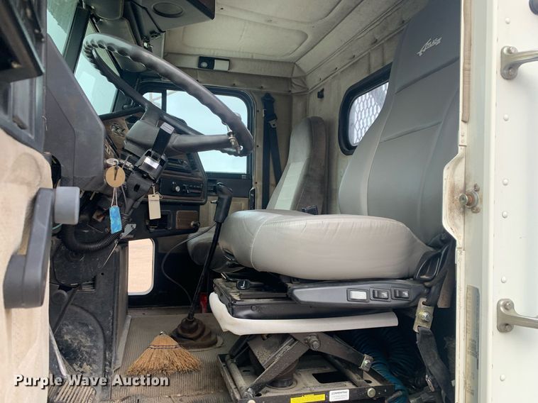 image for item DP8755 1996 Freightliner FLD  winch truck