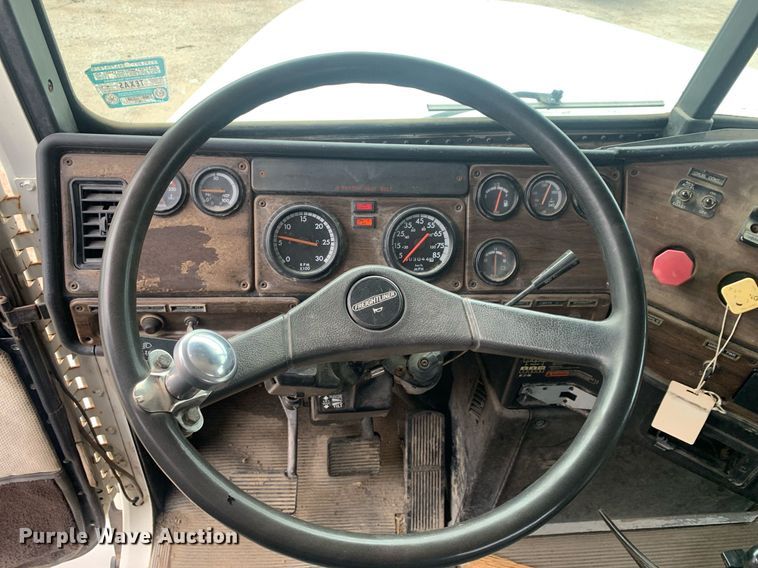 image for item DP8755 1996 Freightliner FLD  winch truck