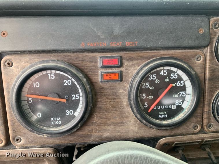 image for item DP8755 1996 Freightliner FLD  winch truck