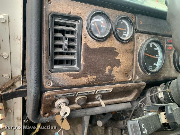 image for item DP8755 1996 Freightliner FLD  winch truck