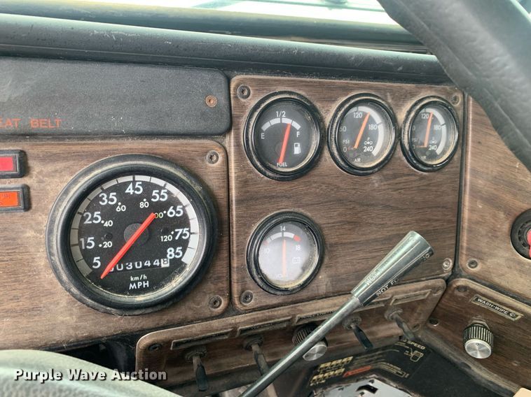 image for item DP8755 1996 Freightliner FLD  winch truck