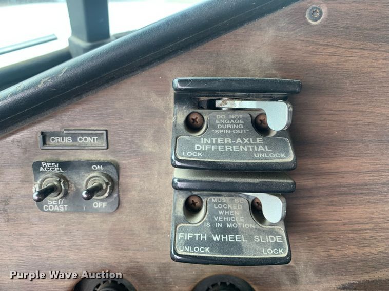 image for item DP8755 1996 Freightliner FLD  winch truck