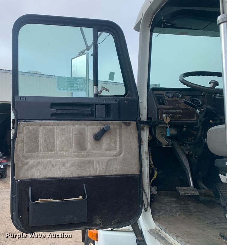 image for item DP8755 1996 Freightliner FLD  winch truck