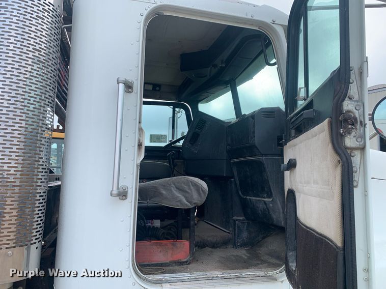 image for item DP8755 1996 Freightliner FLD  winch truck