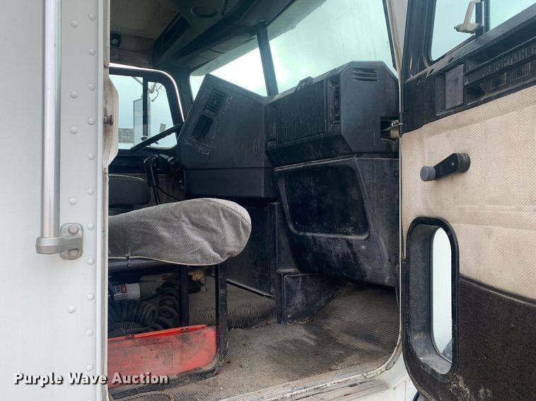 image for item DP8755 1996 Freightliner FLD  winch truck