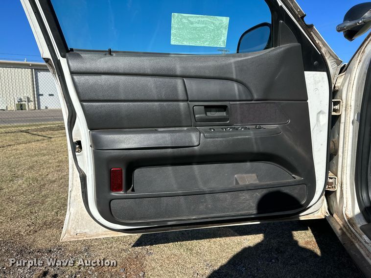 image for item DQ1498 2005 Ford Crown Victoria Police Interceptor