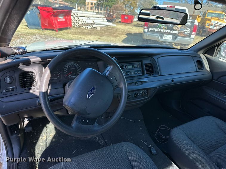 image for item DQ1498 2005 Ford Crown Victoria Police Interceptor