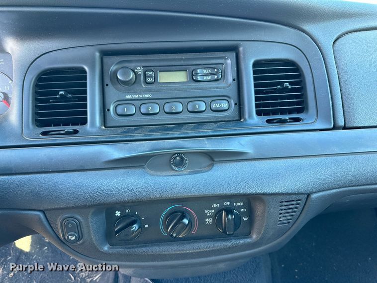 image for item DQ1498 2005 Ford Crown Victoria Police Interceptor