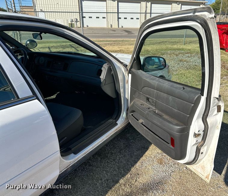 image for item DQ1498 2005 Ford Crown Victoria Police Interceptor