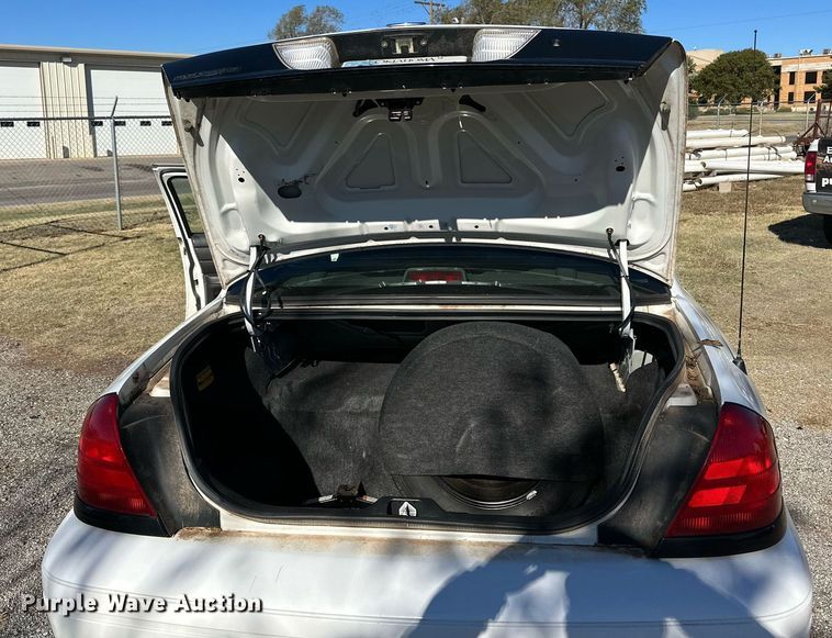 image for item DQ1498 2005 Ford Crown Victoria Police Interceptor