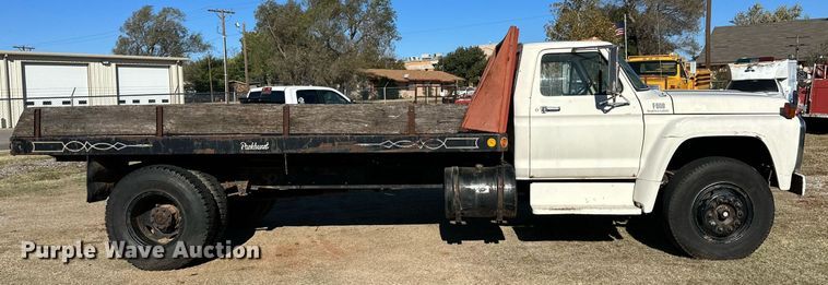 image for item DQ1499 1977 Ford F800  dump flatbed truck