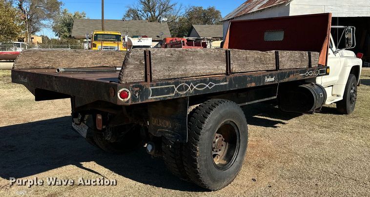 image for item DQ1499 1977 Ford F800  dump flatbed truck