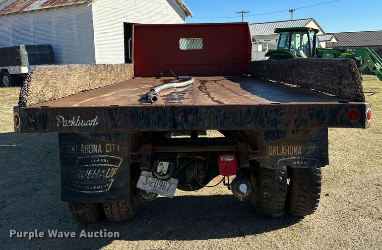 image for item DQ1499 1977 Ford F800  dump flatbed truck