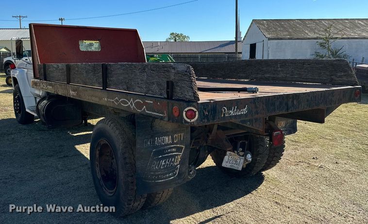 image for item DQ1499 1977 Ford F800  dump flatbed truck