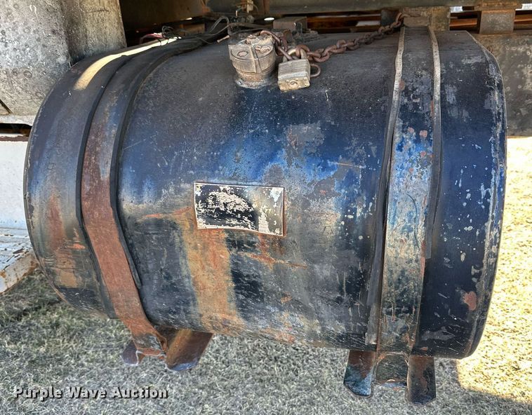 image for item DQ1499 1977 Ford F800  dump flatbed truck