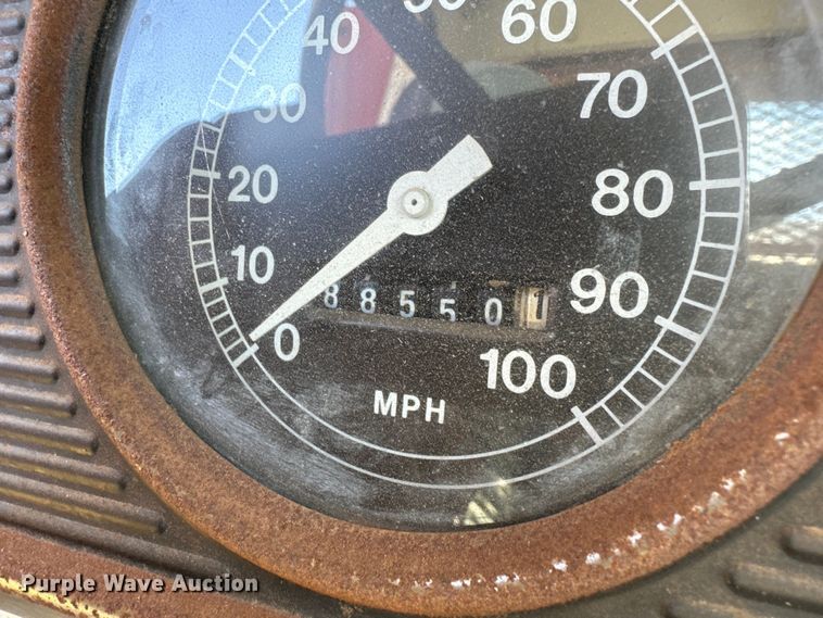 image for item DQ1499 1977 Ford F800  dump flatbed truck