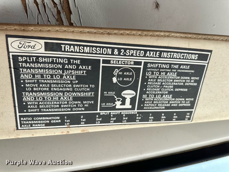 image for item DQ1499 1977 Ford F800  dump flatbed truck