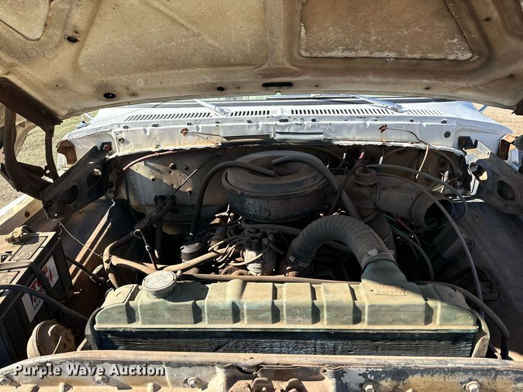 image for item DQ1499 1977 Ford F800  dump flatbed truck