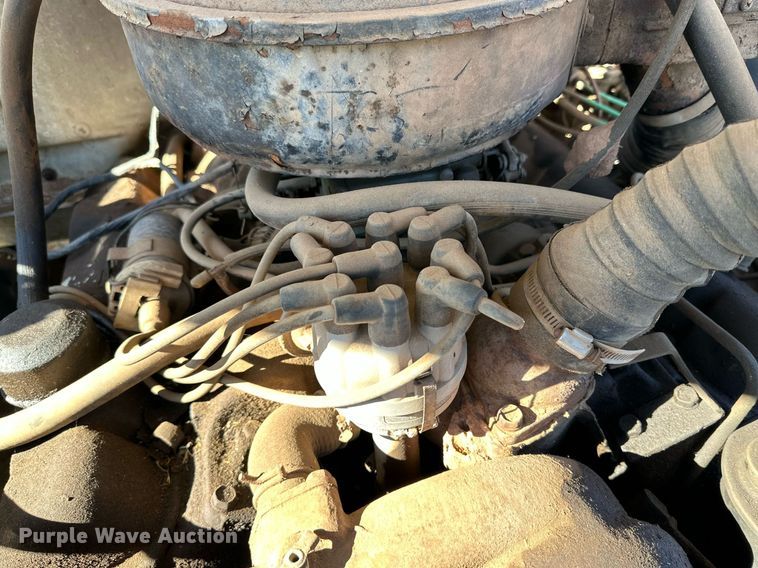 image for item DQ1499 1977 Ford F800  dump flatbed truck