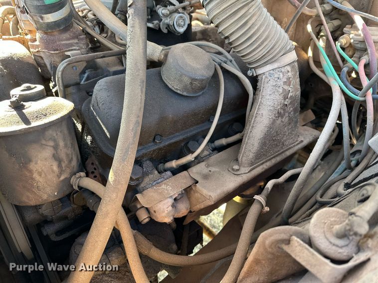 image for item DQ1499 1977 Ford F800  dump flatbed truck