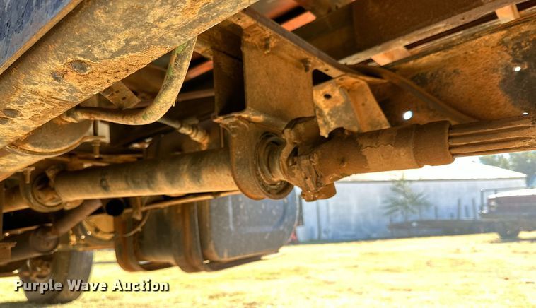 image for item DQ1499 1977 Ford F800  dump flatbed truck