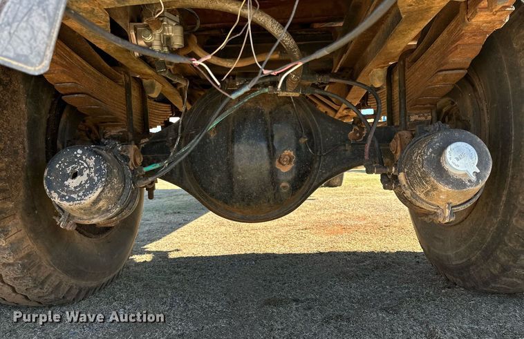 image for item DQ1499 1977 Ford F800  dump flatbed truck