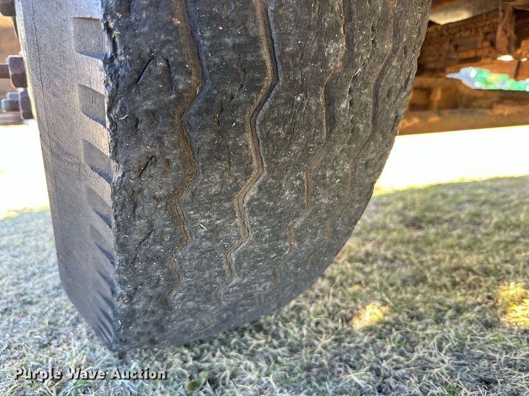 image for item DQ1499 1977 Ford F800  dump flatbed truck