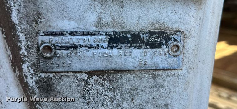 image for item DQ1499 1977 Ford F800  dump flatbed truck