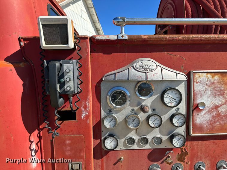 image for item DQ1505 1964 International 190  fire truck