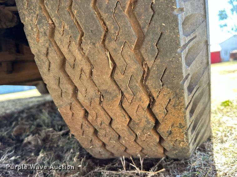 image for item DQ1505 1964 International 190  fire truck