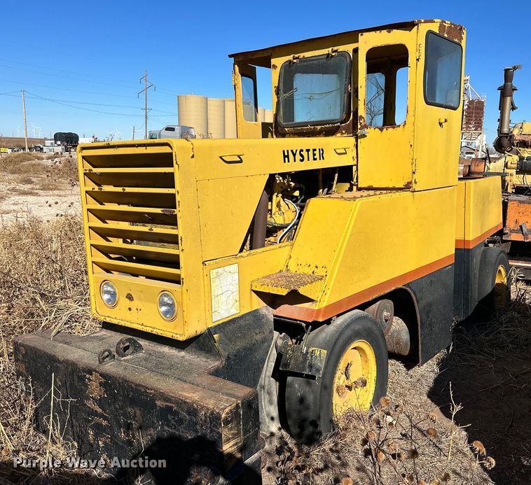 image for item DQ1530 Hyster C550A  pneumatic roller