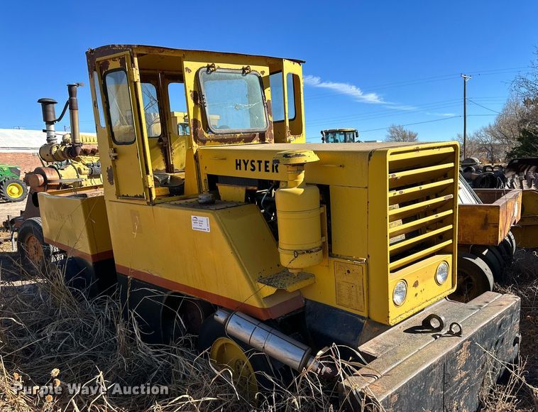 image for item DQ1530 Hyster C550A  pneumatic roller