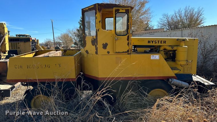 image for item DQ1530 Hyster C550A  pneumatic roller