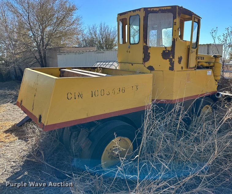 image for item DQ1530 Hyster C550A  pneumatic roller